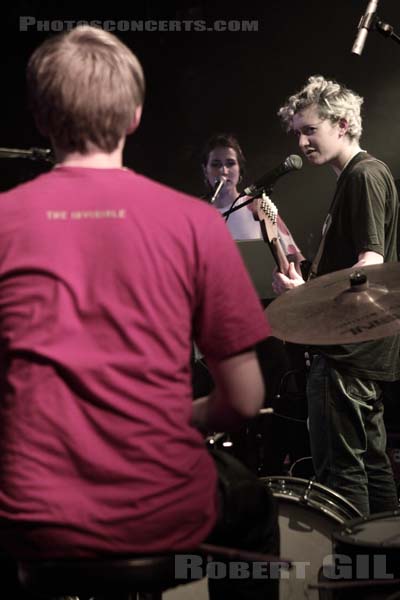 MICACHU AND THE SHAPES - 2009-11-01 - PARIS - La Maroquinerie - 